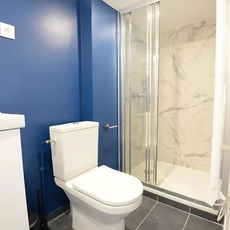 Design And Bright Flat Near Republique