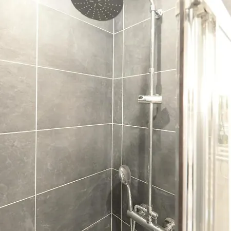 Design And Bright Flat Near Republique Apartament